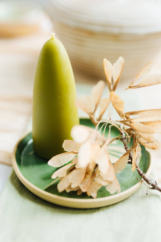 Lumânare din ceară naturală de albine lucrată manual - Stubby, verde olive [2]
