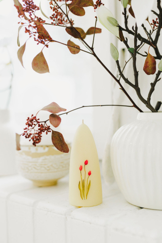 PURE - Lumanare naturala pictata cu lalele