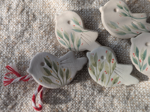 MĂRȚIȘOR - Mărțișor handmade – Pasăre din lut pictată manual