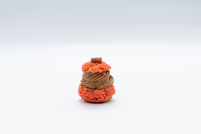 Mini Choux craquelin cu zmeură și mousse de ciocolată neagră [3]