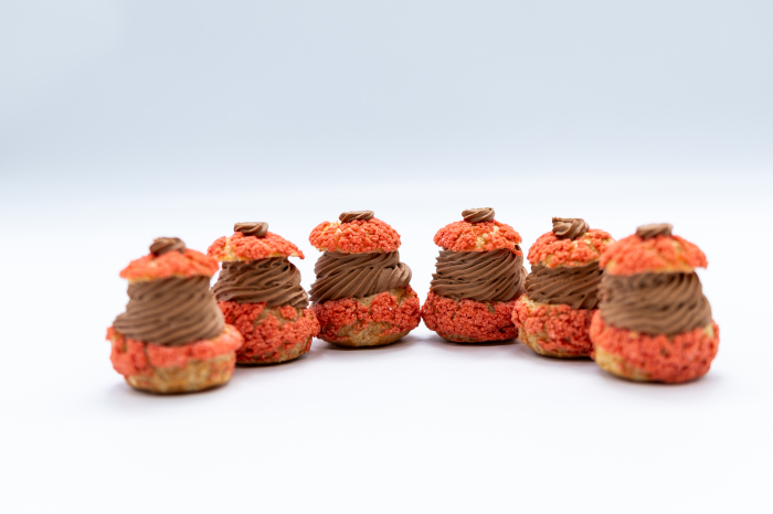 Mini Choux craquelin cu zmeură și mousse de ciocolată neagră [1]