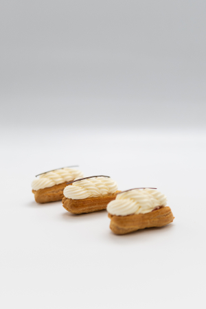 Produse - Mini ecler cu căpșuni și ganache monté