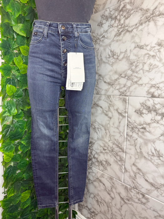 Blugi Calvin Klein Damă– logo distinctiv, colecție outlet. [3]