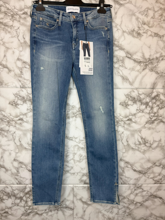 Blugi Calvin Klein Damă– logo distinctiv, colecție outlet. [3]