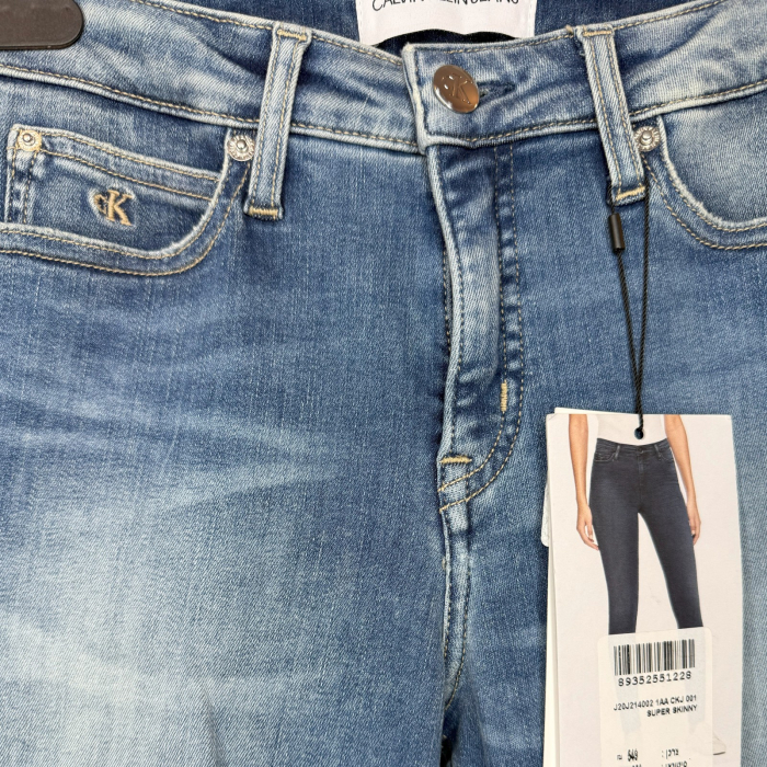 Blugi Calvin Klein Damă– logo distinctiv, colecție outlet. [3]