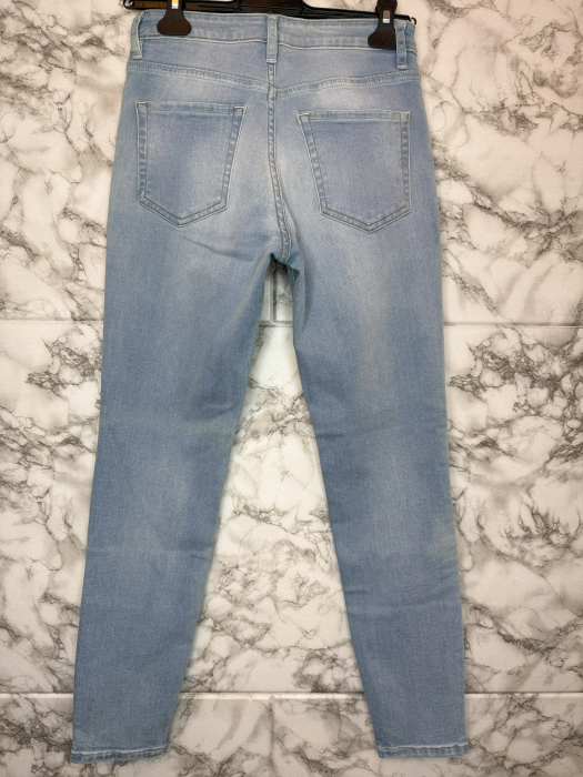 Blugi Guess Damă– logo distinctiv, colecție outlet. [4]