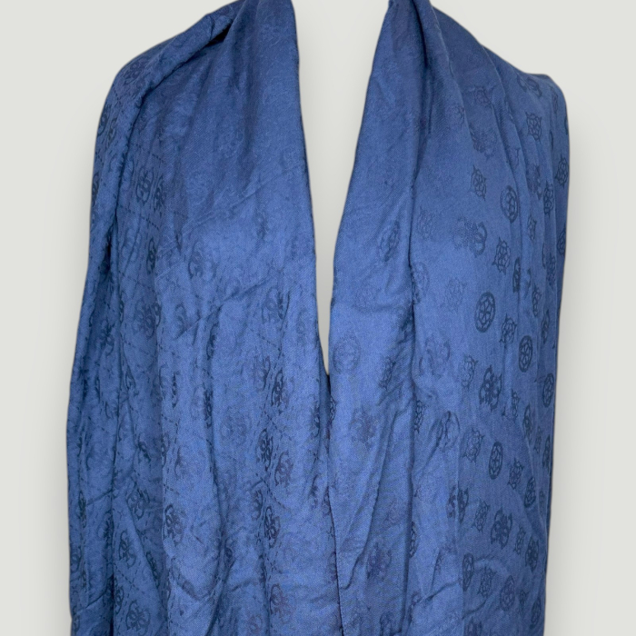 Eșarfă albastră Guess Damă- logo distinctiv, colecție outlet. [2]