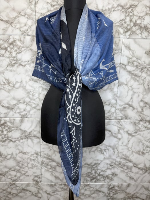 Eșarfă Guess Damă- logo distinctiv, colecție outlet. [2]