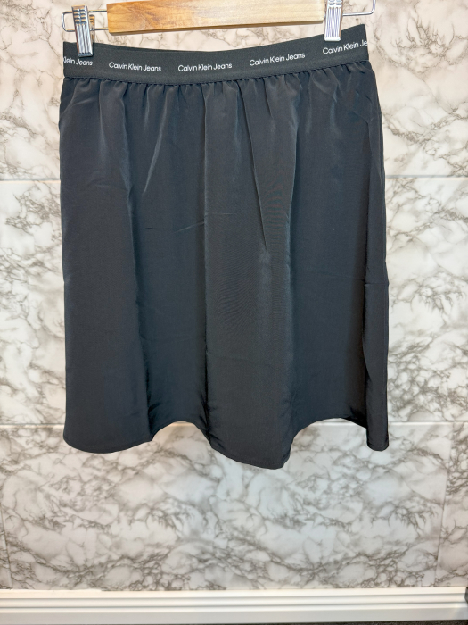 Fustă Damă Calvin Klein Jeans Casual – Croială Modernă– logo distinctiv, colecție outlet. [2]