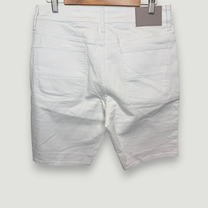 Pantaloni scurți Guess – logo distinctiv, colecție outlet. [2]