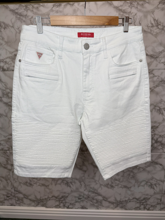 Pantaloni scurți Guess – logo distinctiv, colecție outlet. [3]