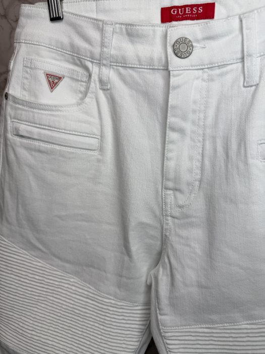 Pantaloni scurți Guess – logo distinctiv, colecție outlet. [4]