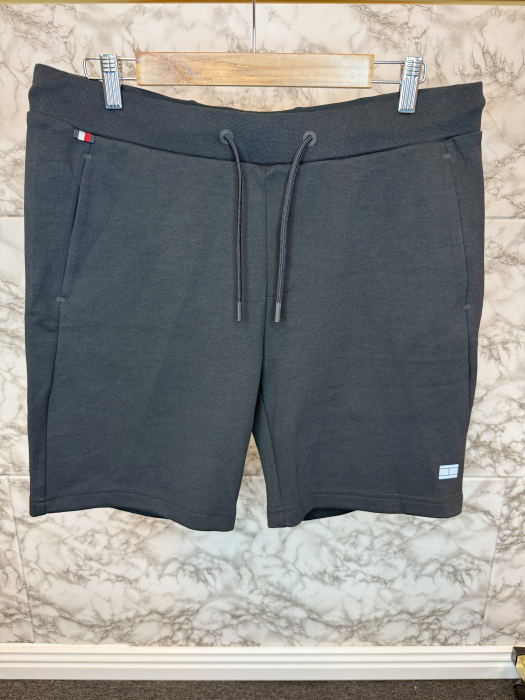 Pantaloni scurți sport Tommy Hilfiger – logo distinctiv, colecție outlet. [6]