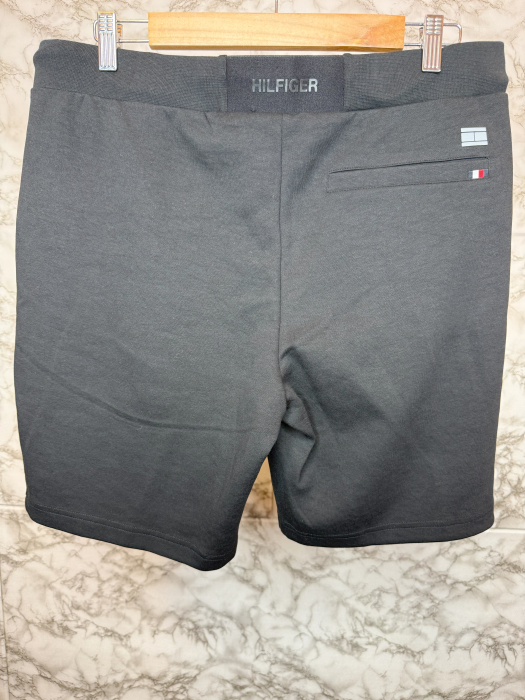 Pantaloni scurți sport Tommy Hilfiger – logo distinctiv, colecție outlet. [2]