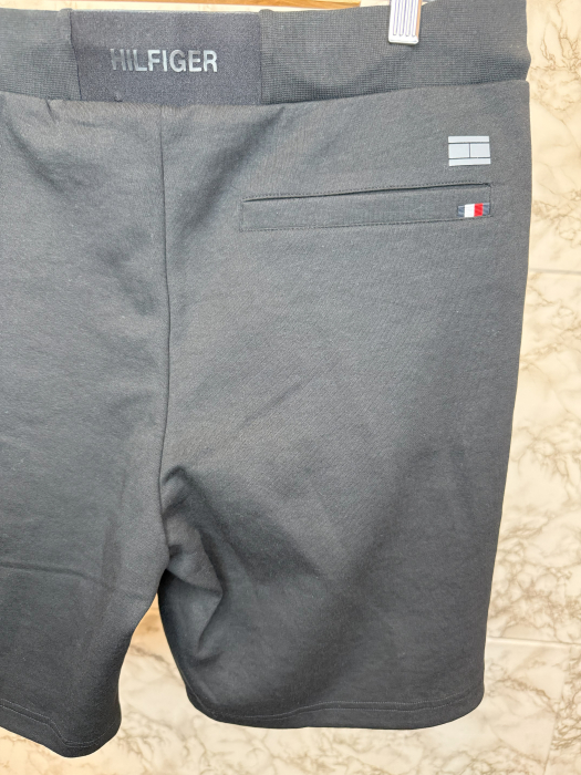 Pantaloni scurți sport Tommy Hilfiger – logo distinctiv, colecție outlet. [3]