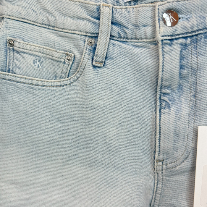 Blugi Scurți Damă – Denim Casual– logo distinctiv, colecție outlet. [3]