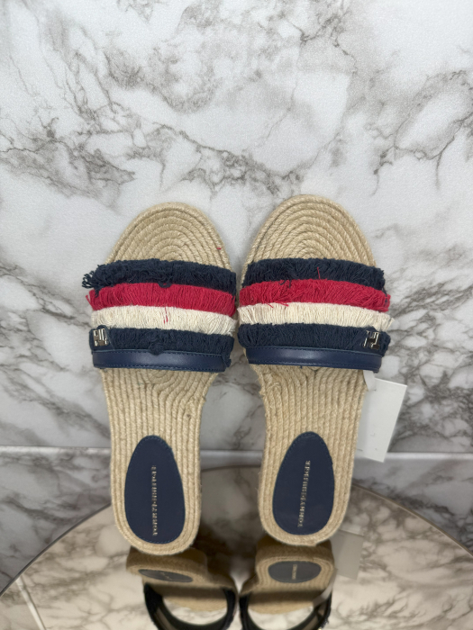 Papuci Damă Tommy Hilfiger – Platformă cu Barete Franjurate- logo distinctiv, colecție outlet. [4]
