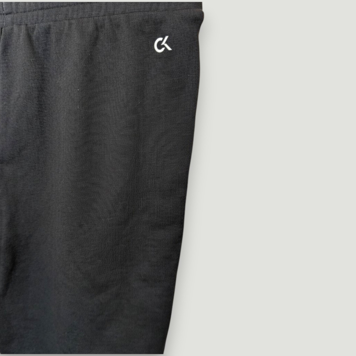 Pantaloni scurți sport Calvin Klein– logo distinctiv, colecție outlet. [3]