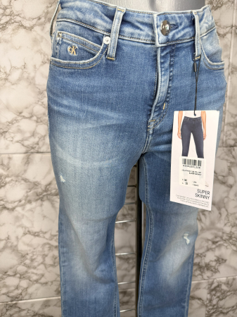 Blugi Calvin Klein Damă– logo distinctiv, colecție outlet. [1]