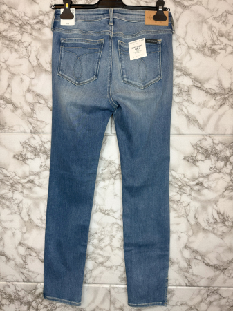 Blugi Calvin Klein Damă– logo distinctiv, colecție outlet. [4]