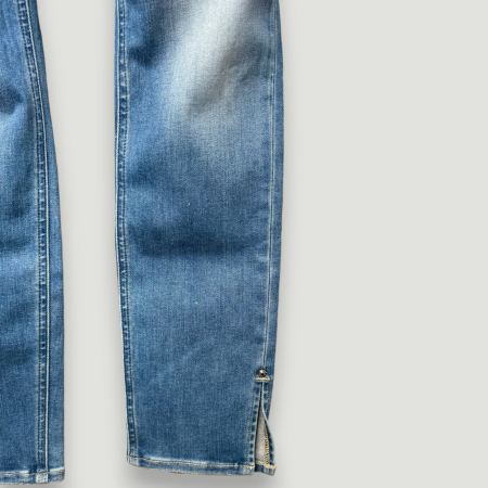 Blugi Calvin Klein Damă– logo distinctiv, colecție outlet. [3]