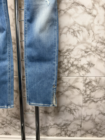 Blugi Calvin Klein Damă– logo distinctiv, colecție outlet. [3]