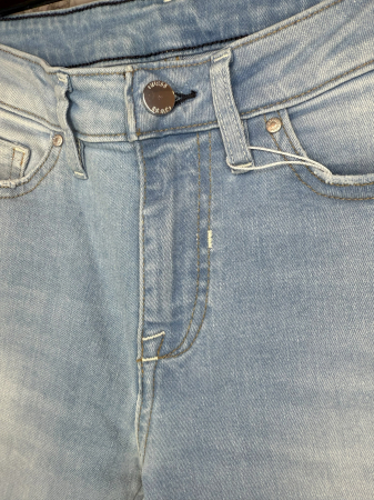 Blugi Guess Damă– logo distinctiv, colecție outlet. [4]