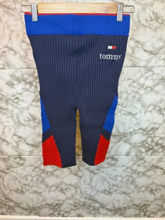 SPORT - Colanți Scurți Tommy Hilfiger Damă – Multicolor – logo distinctiv, colecție outlet.