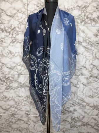 EȘARFE - Eșarfă Guess Damă- logo distinctiv, colecție outlet.