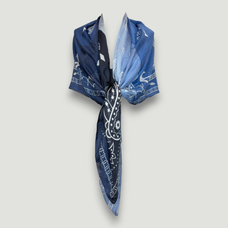 EȘARFE - Eșarfă Guess Damă- logo distinctiv, colecție outlet.