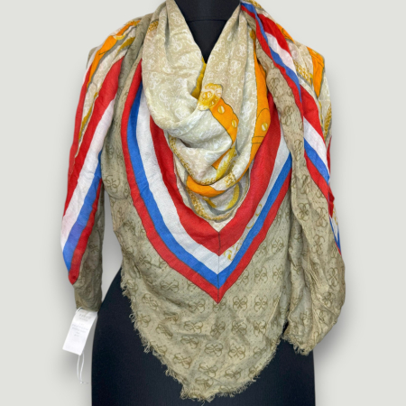 EȘARFE - Eșarfă Guess Damă- logo distinctiv, colecție outlet.