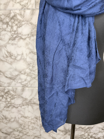 Eșarfă albastră Guess Damă- logo distinctiv, colecție outlet. [2]