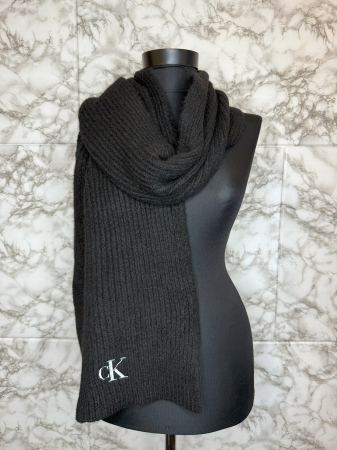 ACCESORII - Fular Negru Calvin Klein Unisex- logo distinctiv, colecție outlet.