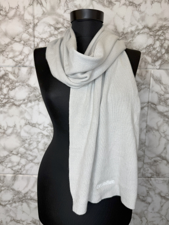 ACCESORII - Fular Gri Calvin Klein Unisex- logo distinctiv, colecție outlet.