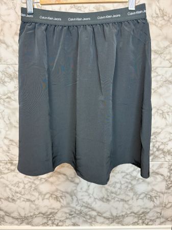 FUSTE - Fustă Damă Calvin Klein Jeans Casual – Croială Modernă– logo distinctiv, colecție outlet.