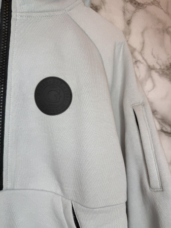 Hanorac Guess Copii – cu Glugă- logo distinctiv, colecție outlet. [1]