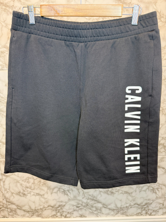 Pantaloni scurți sport Calvin Klein– logo distinctiv, colecție outlet. [2]