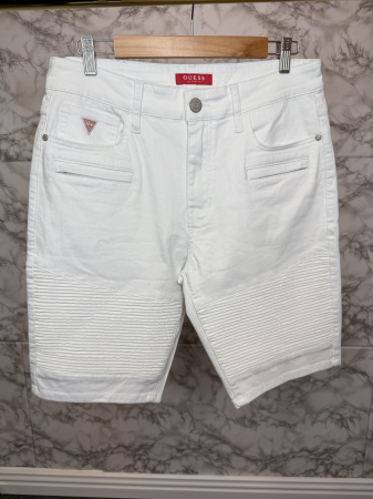 Pantaloni scurți Guess – logo distinctiv, colecție outlet. [2]