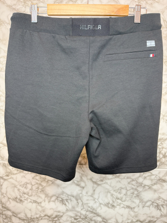 Pantaloni scurți sport Tommy Hilfiger – logo distinctiv, colecție outlet. [1]