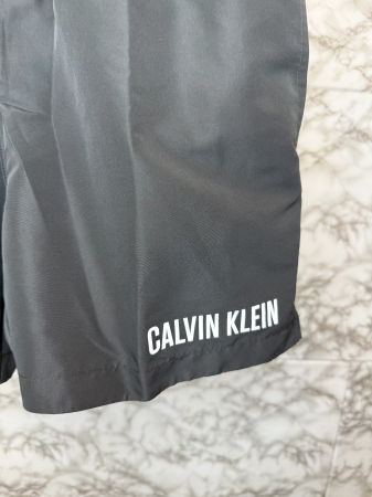 Pantaloni scurți de baie bărbătești Calvin Klein – logo distinctiv, colecție outlet. [1]