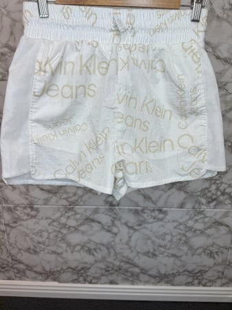 SPORT - Pantaloni Scurți Damă Calvin Klein de Baie – Lejeri cu Șnur– logo distinctiv, colecție outlet.