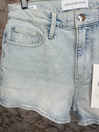 Blugi Scurți Damă – Denim Casual– logo distinctiv, colecție outlet. [2]