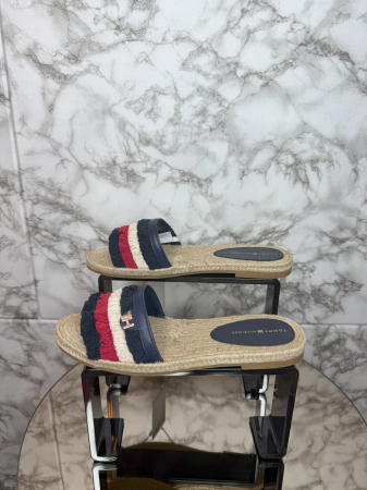 Papuci Damă Tommy Hilfiger – Platformă cu Barete Franjurate- logo distinctiv, colecție outlet. [4]