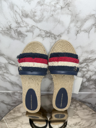 Papuci Damă Tommy Hilfiger – Platformă cu Barete Franjurate- logo distinctiv, colecție outlet. [3]