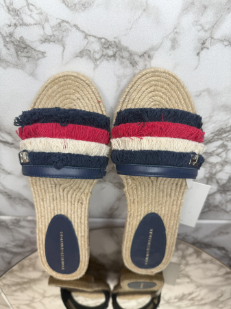 Papuci Damă Tommy Hilfiger – Platformă cu Barete Franjurate- logo distinctiv, colecție outlet. [2]