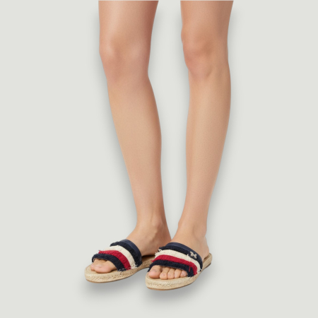 ARTICOLE DE PLAJĂ - Papuci Damă Tommy Hilfiger – Platformă cu Barete Franjurate- logo distinctiv, colecție outlet.