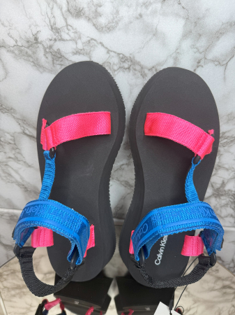 Sandale Damă Calvin Klein Jeans – Casual de Vară cu Barete- logo distinctiv, colecție outlet. [2]