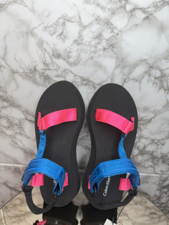 DAMĂ - Sandale Damă Calvin Klein Jeans – Casual de Vară cu Barete- logo distinctiv, colecție outlet.