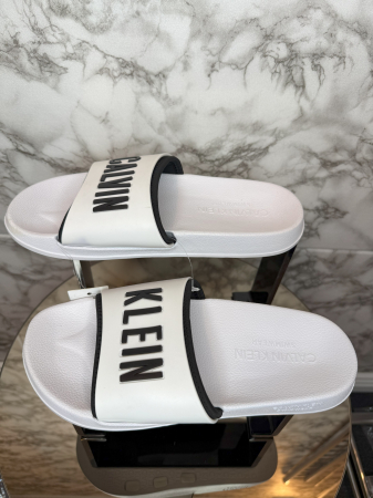 Șlapi Bărbați Calvin Klein – Alb cu Negru – logo distinctiv, colecție outlet. [4]