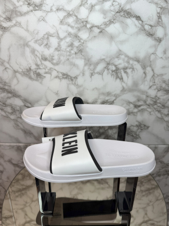Șlapi Bărbați Calvin Klein – Alb cu Negru – logo distinctiv, colecție outlet. [3]